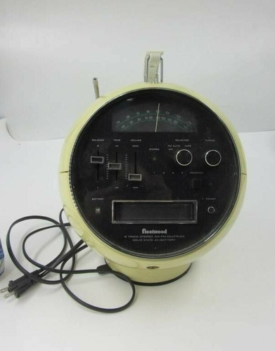 RARE Fleetwood Space Age White 8-Track Player & Radio Space Ball 1T-1335  - Imagen 1 de 16