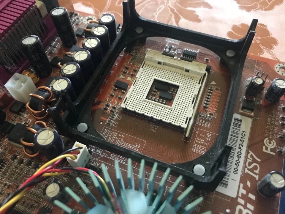 ABIT IS7, Socket 478, Intel Motherboard - Image 4 of 4