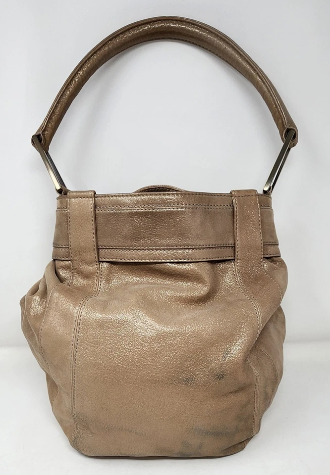 Bolso de Hombro Hobo de Cuero Grande Kooba Dorado Brillo/Beige Asa Superior Hebilla de Latón Foto 4 de 4