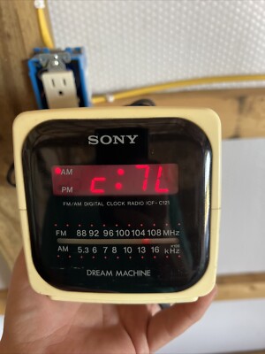 Sony Dream Machine ICF-C121 Alarm Clock Radio White Square Cube Works Great