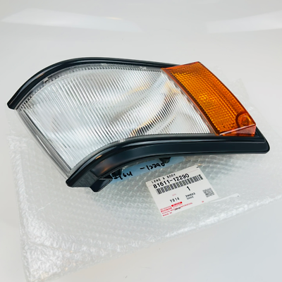 Toyota Genuine COROLLA LEVIN AE86 Corner Lens & Body RH 81611