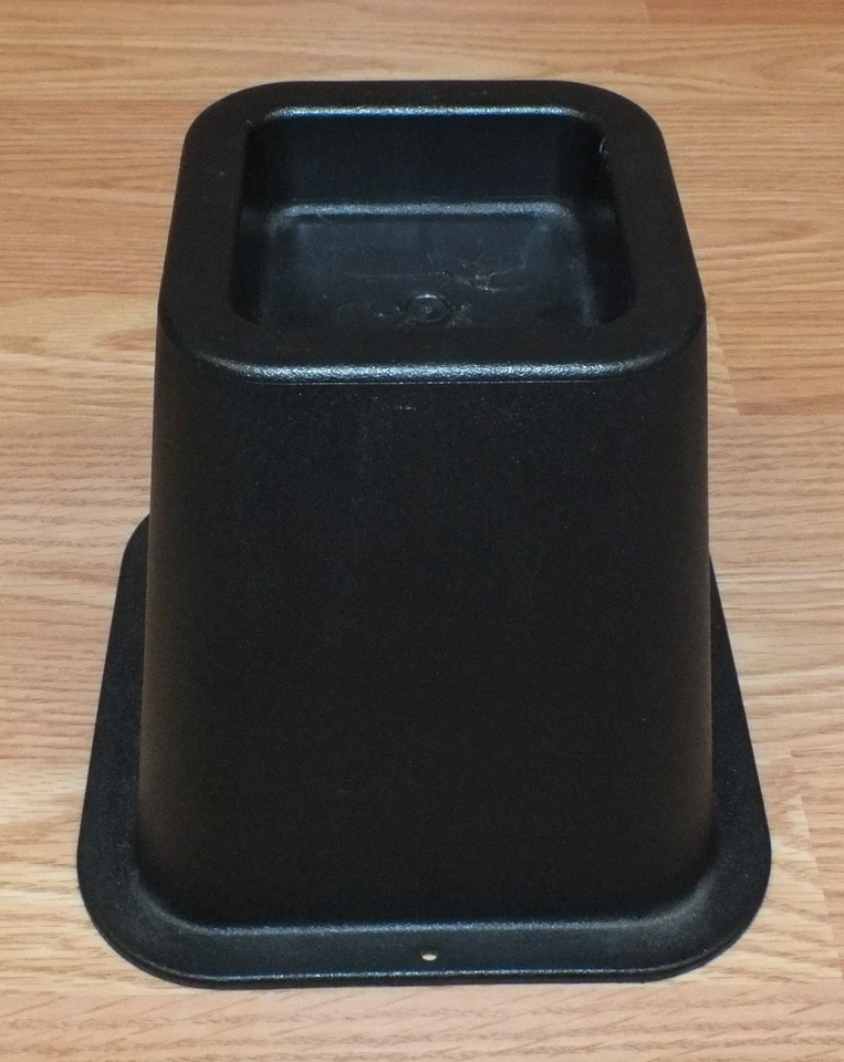 Elevador de cama cuadrado de plástico duro negro de 6" (pulgadas) de alto **LEER**  Foto 2 de 4