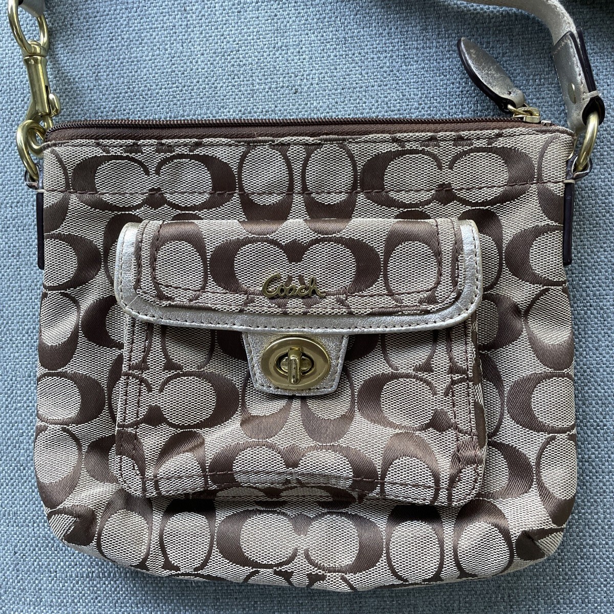 Coach Signature Penelope Turnlock Swingpack Crossbody Messenger