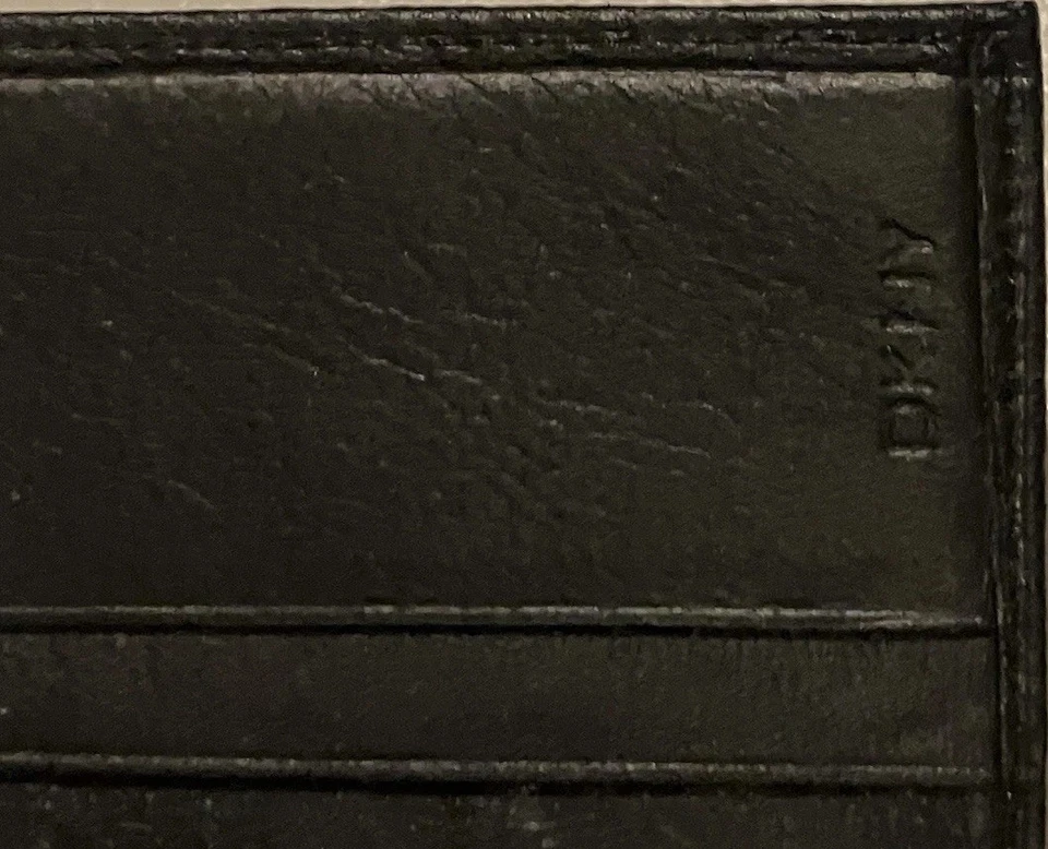 NUEVO CON ETIQUETAS DKNY Cartera Triple de Cuero Grano Completo Negra con Juego de Caja de Regalo de Metal Foto 3 de 4