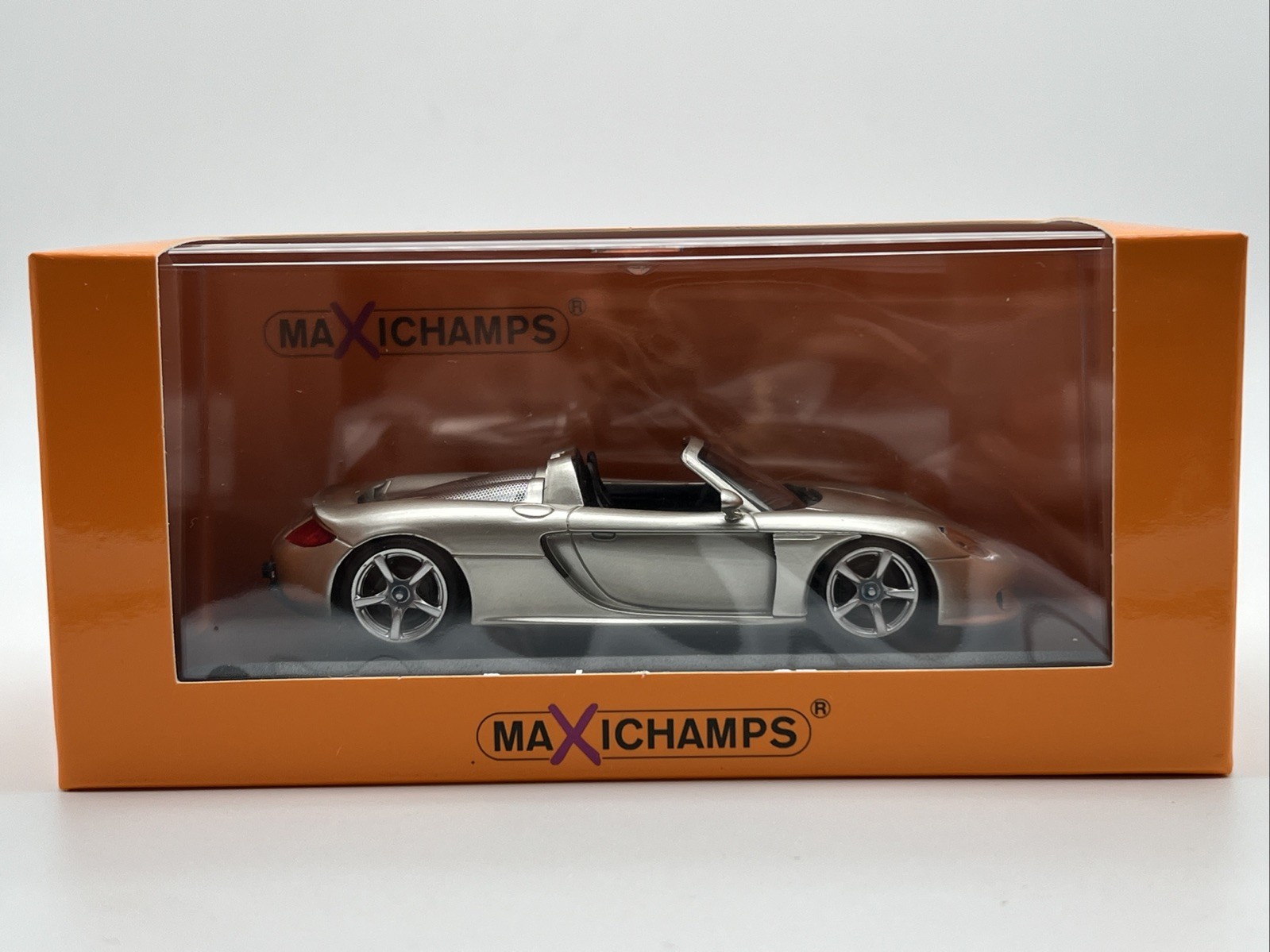 Porsche Carrera GT 1/43 Maxichamps réplique de prestige finitions haut de gamme