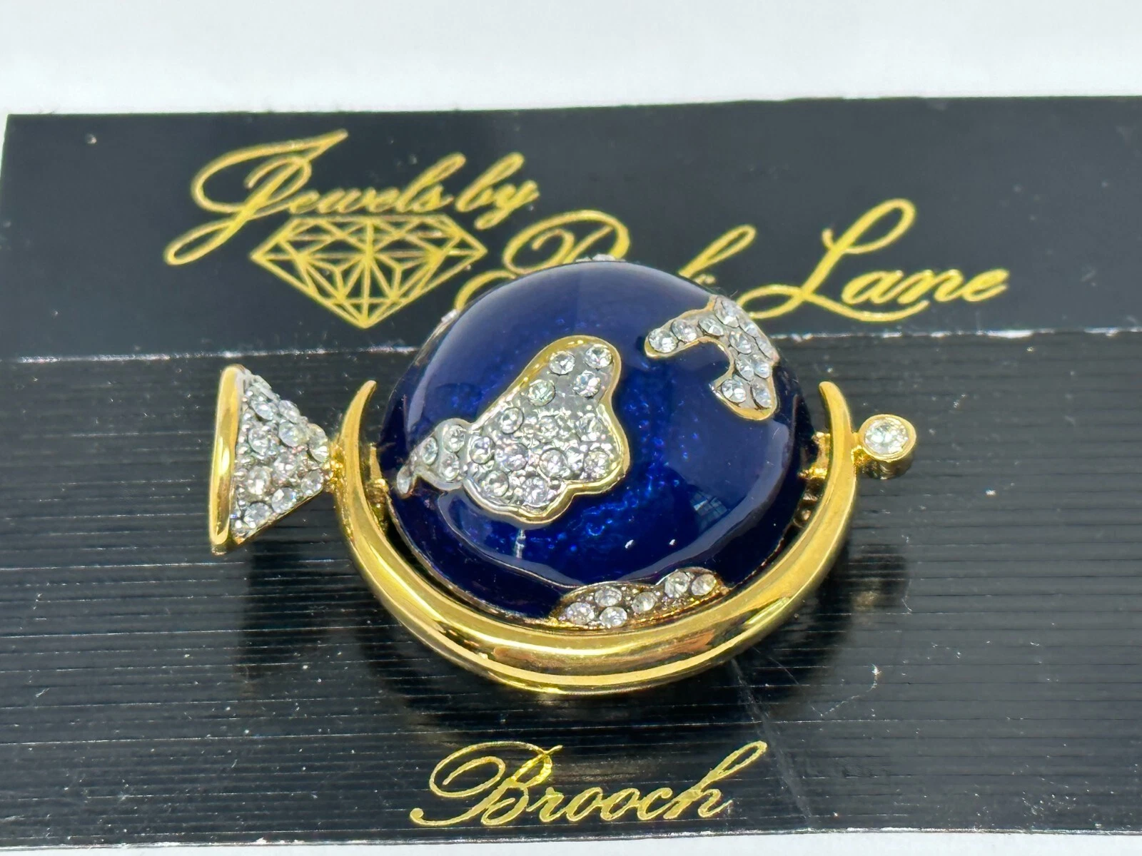 PARK LANE Goldtone Blue Enamel Rhinestone Earth GLOBE Pin on Original Card