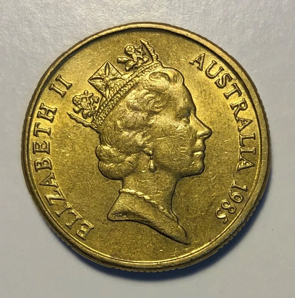 1985  AUSTRALIAN  $1 ONE DOLLAR  COIN VERY  NICE  AND  SHINNY  RARE  CIRCULATED - Image 2 of 4