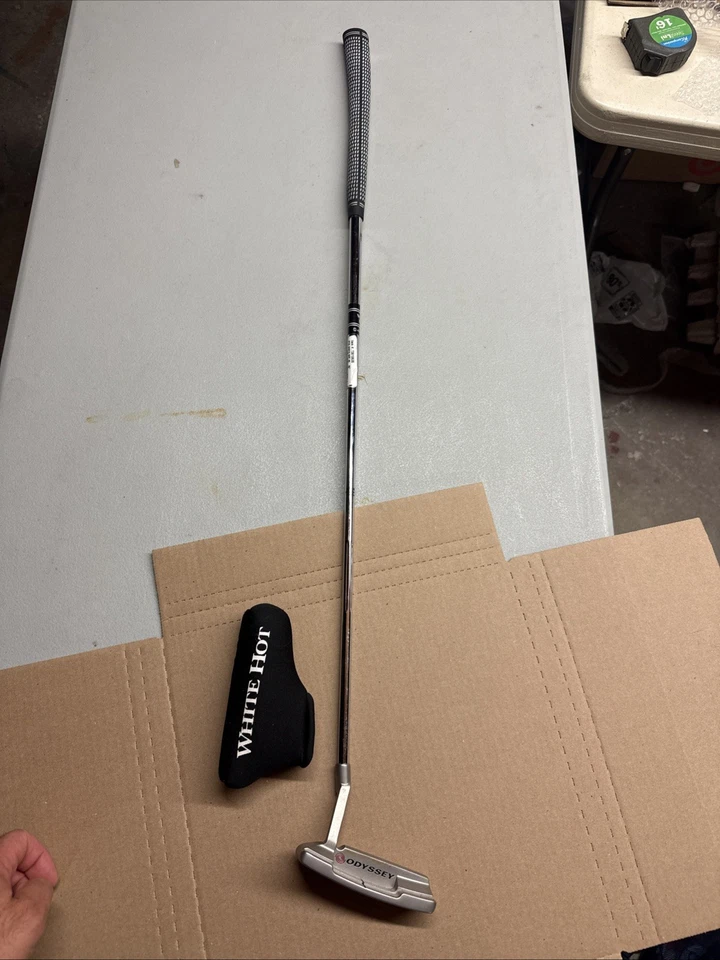 Putter para mujer Odyssey Golf blanco caliente # 6 hojas 35" diestro Foto 2 de 4