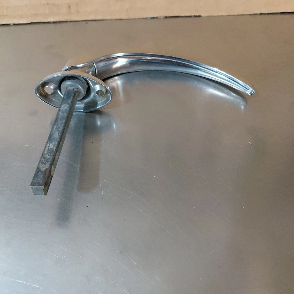 Внешняя дверная ручка 1937 Studebaker Dictator & President новая из старых запасов 265370 - Изображение 4 из 4