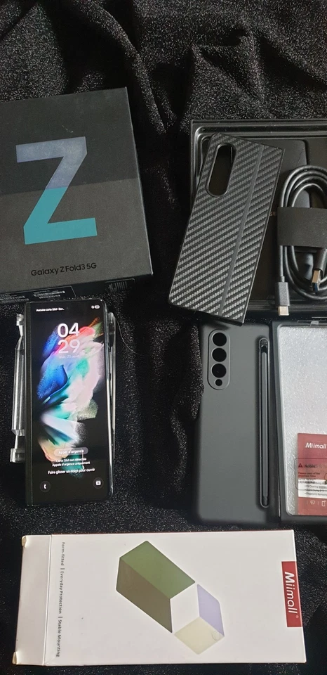 Samsung Galaxy Z Fold3 5G · 256GB, photo 1 sur 5