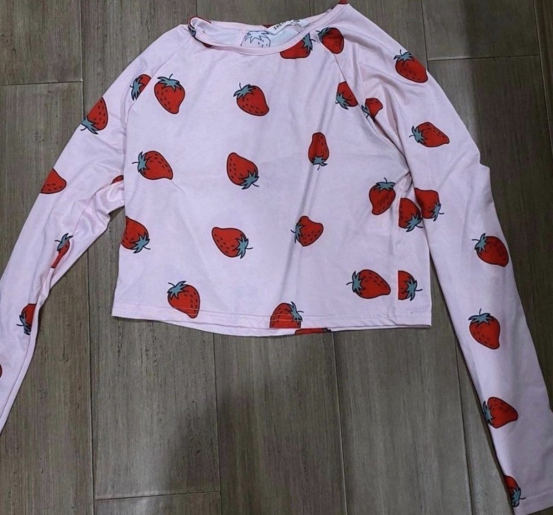 Girls Strawberry Print Cropped Long Sleeve Crew Neck Pullover T-Shirt Size S