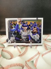 2025 Topps Series 2 Joe Kelly #575 Golden Mirror Image Variation Dodgers