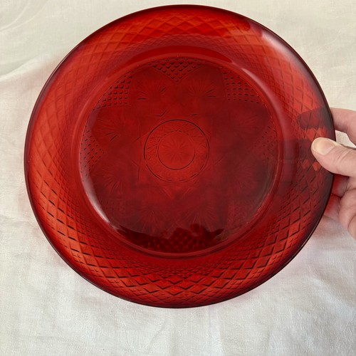 CRISTAL D'ARQUES DURAND Antique Pattern Ruby Red 10" Dinner Plate star & diamond - Picture 8 of 8