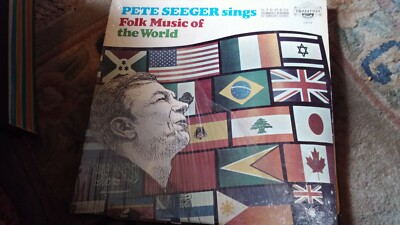 Pete Seeger,''Sings Folk Music of the World'' vinyl LP