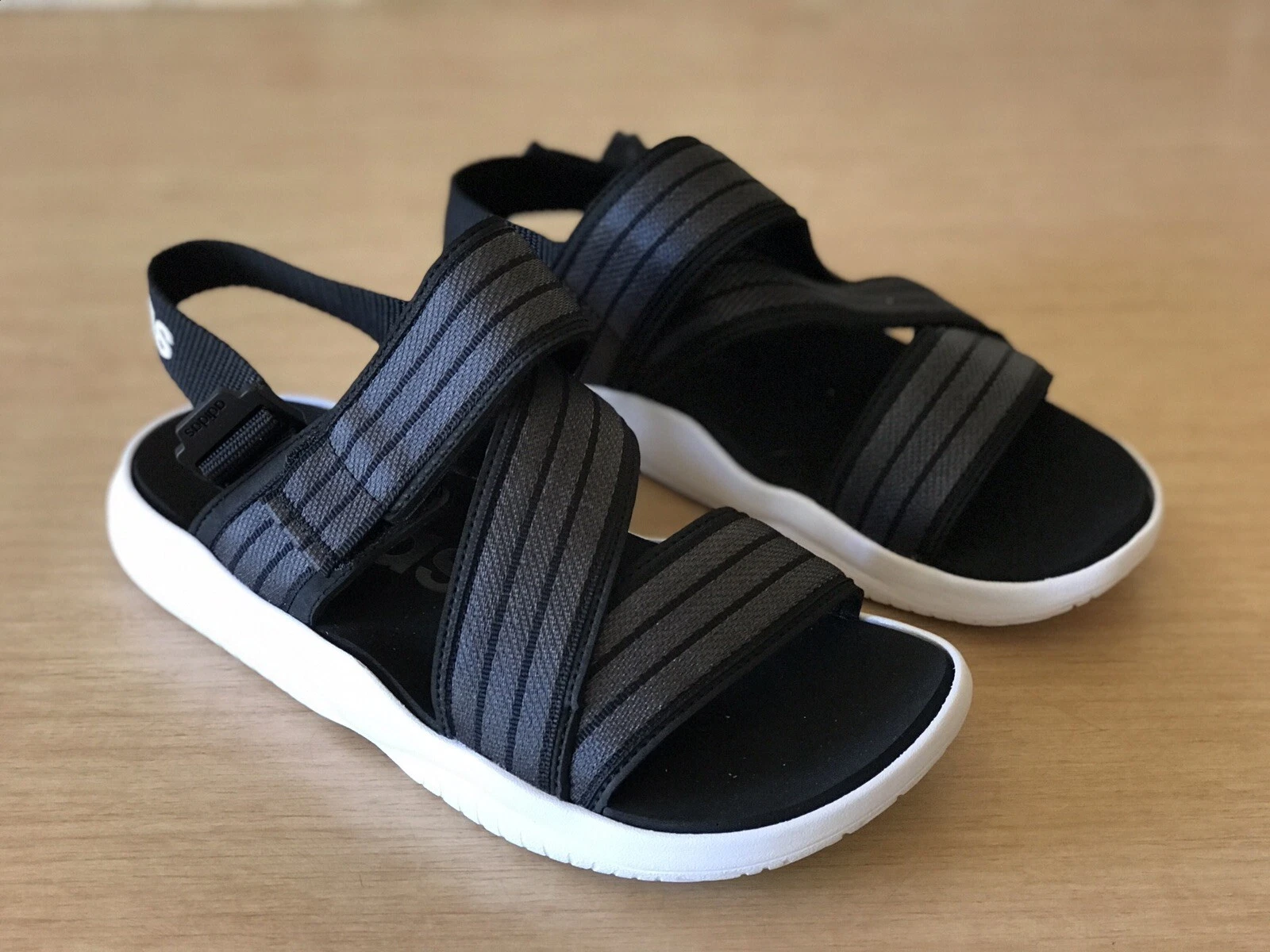 Sandali sportivi Adidas donna taglia 7 nero grigio a righe cinturino regolabile slingback