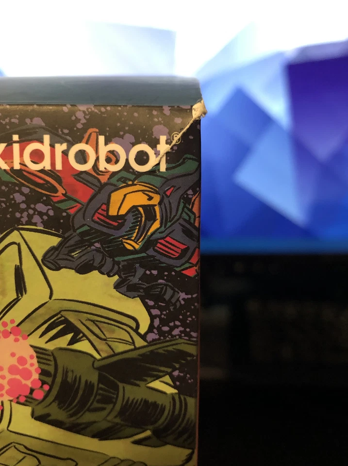 Figura Mediana Megatron Transformers vs GI Joe x Kidrobot - Totalmente Nueva Foto 2 de 4