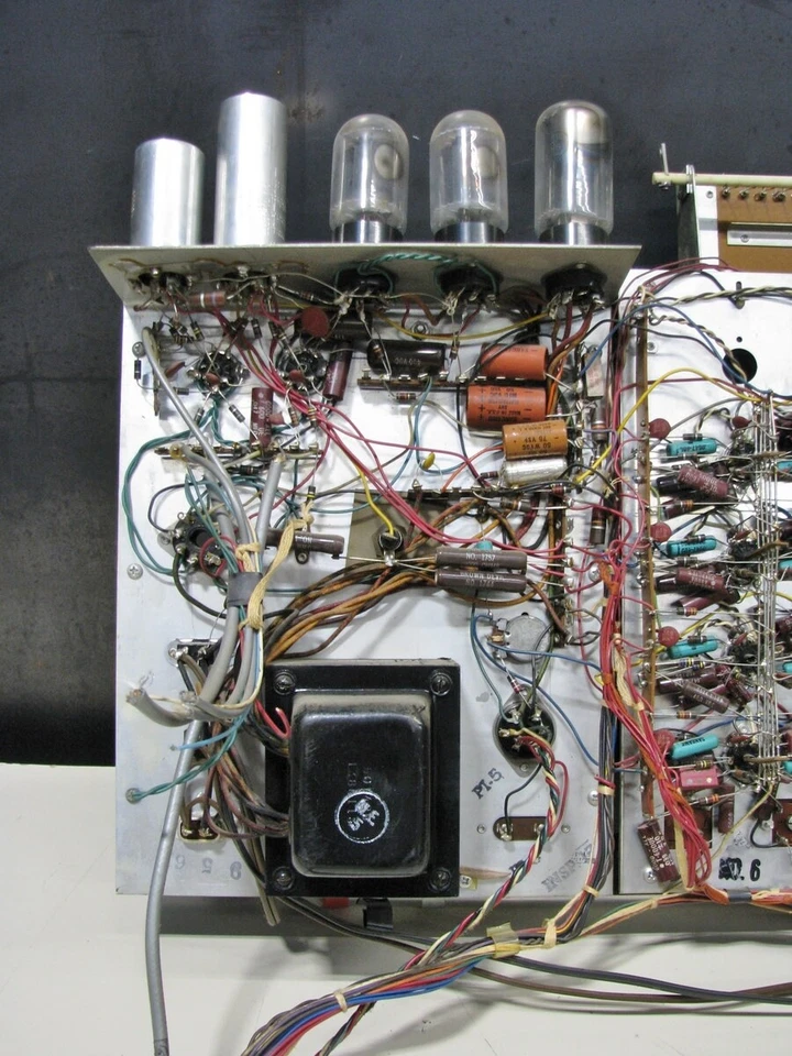 De colección. Amplificador Wurlitzer con 30+ Tubos Modelo 501273 12FQ8 + 6L6GC Tubos Foto 2 de 4