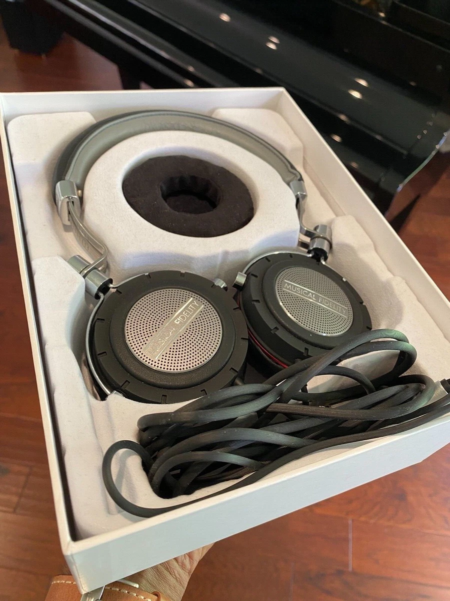MUSICAL FIDELITY STEREO HEADPHONES AMPLIFIER MODEL S MF 200B