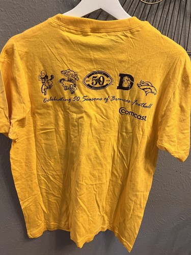 Denver Broncos 50° Anneversery-T-Shirt-Giallo-L-VINTAGE-1960-2009-4 Loghi-Gioco Regalo - Foto 3 di 3