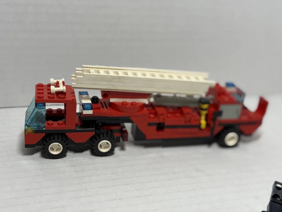 LEGO Town: пожарная машина крюк и лестница #6340 - почти полный-без книги - Изображение 2 из 4