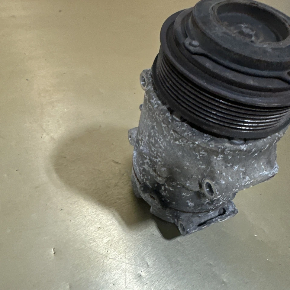 Bomba compresora de aire acondicionado Toyota Sienna 2011-2014 + embrague OEM Foto 2 de 4