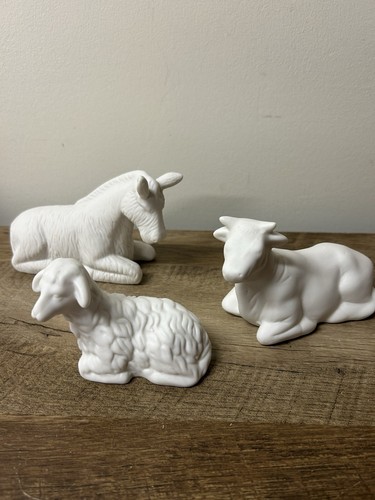 Vintage White 10 Piece Nativity Set Great Condition - Picture 8 of 8
