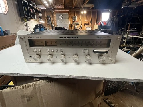 EXCELLENT Original VINTAGE MARANTZ 2226B Stereo Receiver USA