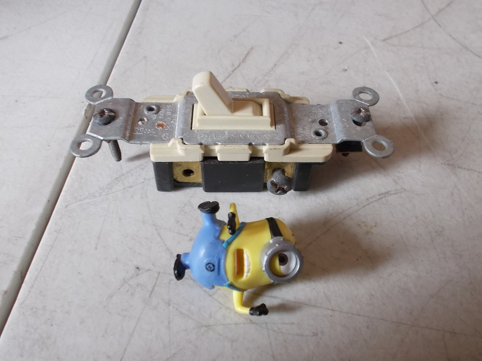 Leviton 214 6341453 NOM 057 Wall Light Toggle Switch *FREE SHIPPING