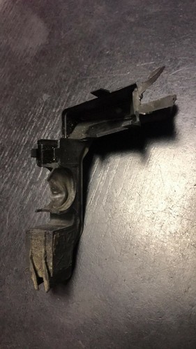 BMW E90 E91 Motorraum Motorhaube Federbeinschraube Dichtung Blende RH Fahrer 7142050