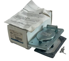 NEW THOMAS & BETTS RUSSELLSTOLL 8008 RECEPTACLE