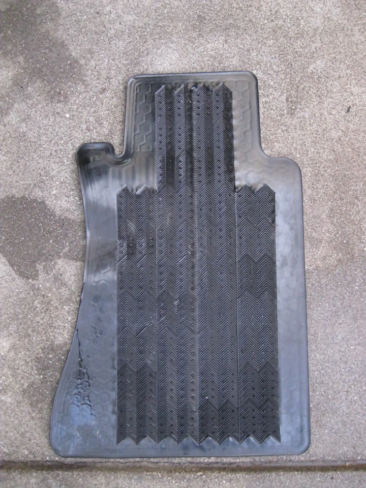 97-04 Mercedes-Benz R170 SLK230 SLK320 OEM Left Driver Rubber Floor Mat Black - Image 4 of 4