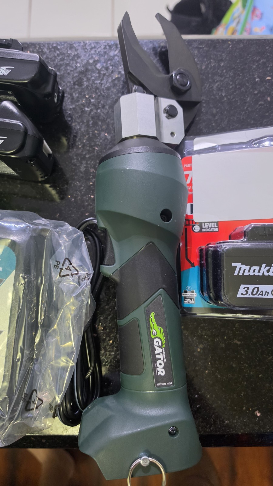 Greenlee Gator Cable Cutt.   (ES20T/X shown) Tool W/ 3 Batteries And Charger 