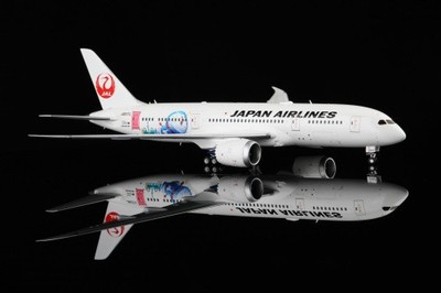 SQ Wings Boeing 787-8 JAL Japan ''Doraemon Jet'' JA837J 1:200 Modellflugzeug