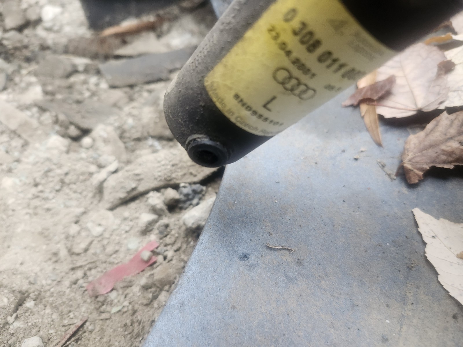 99-06 2002 2004 AUDI TT FRONT BUMPER COVER GRILL  Damaged 