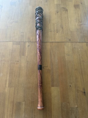 The Walking Dead ( Lucile ) 34 '' Baseball Bat with barbed Wire Cosplay Custome