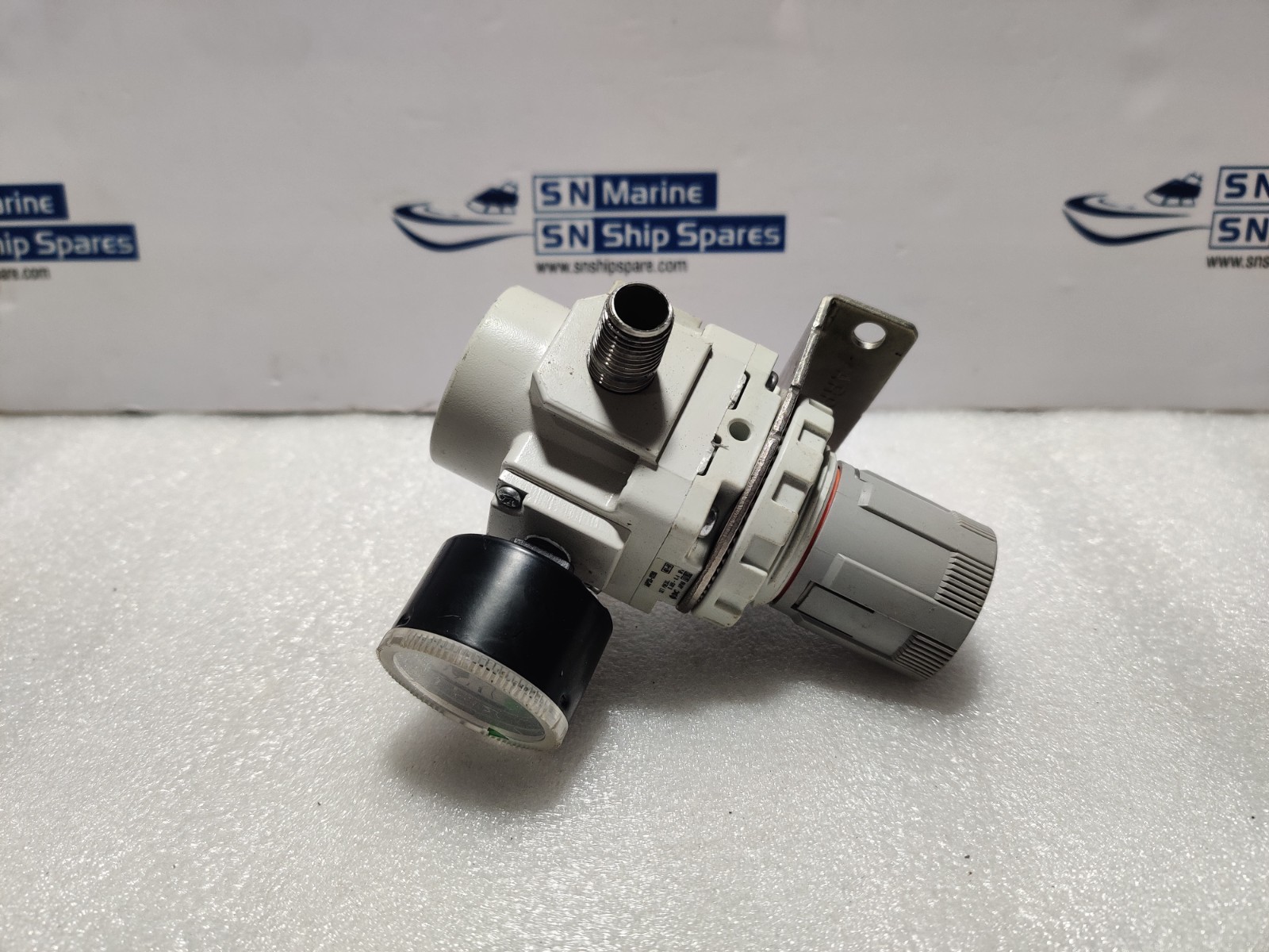 SMC ARP30-02BG Direct Operated Precision Regulator With 0-0.4MPa Gauge