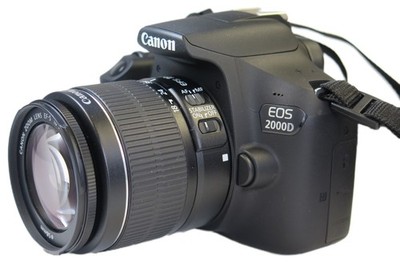 Canon EOS 2000D mit EF-S 18-55mm IS II