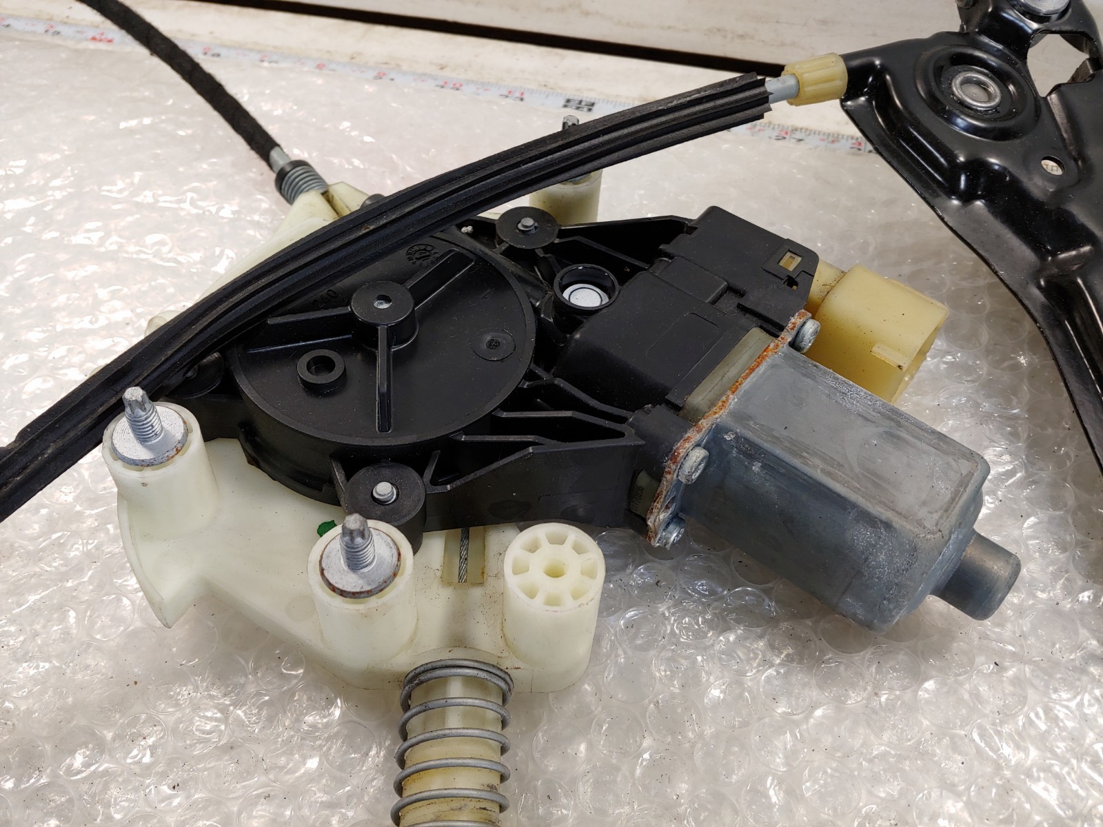 Maserati Ghibli 2014-2022 Front Window regulator P/N 670102268