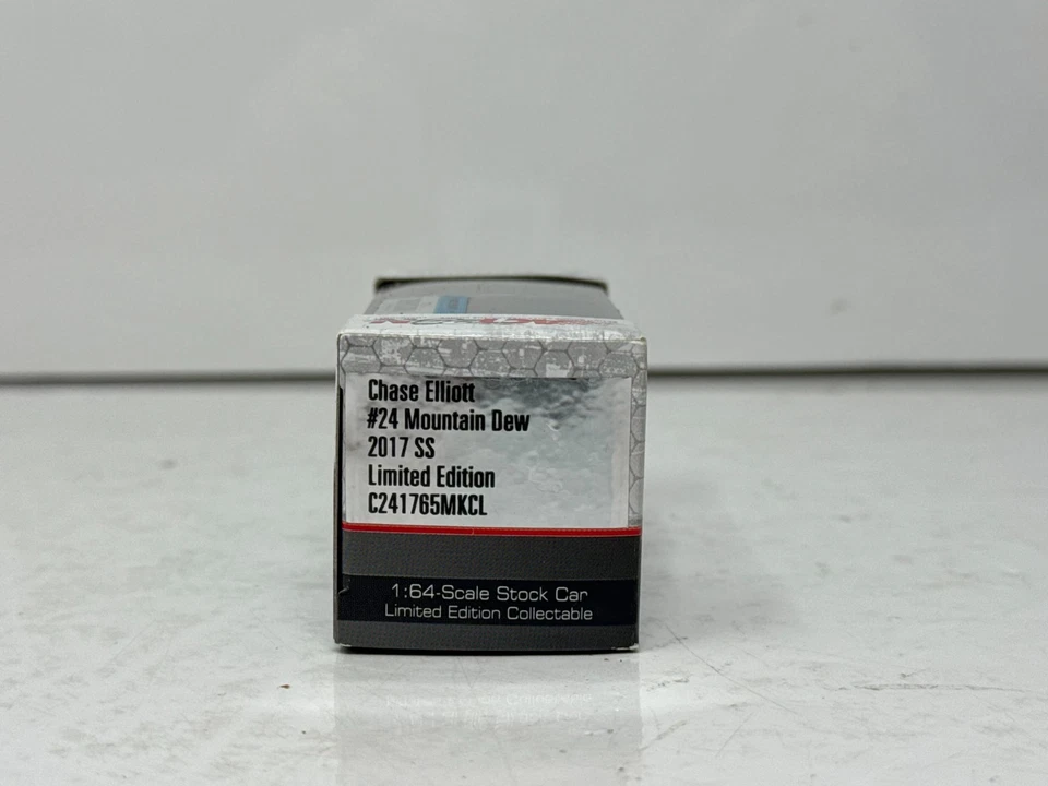 Ryan Newman #39 Wix Filters 2011 NASCAR 1:64 Diecast - Stewart-Haas Racing Foto 4 de 4