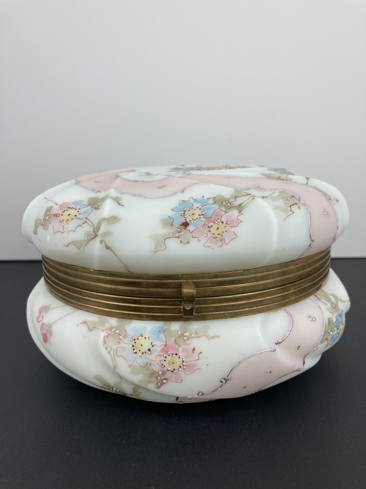 LARGE 6.5" WAVECREST  SWIRL DRESSER BOX W/ FLOWERS/ PINK/BLUE/GREEN/BEAUTIFUL!