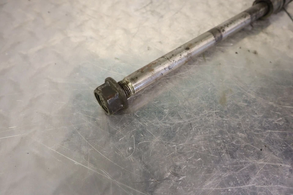 Eje trasero Honad CB650SC 1982-1985 Nighthawk 42301-Me5-000 envío gratuito Foto 3 de 3