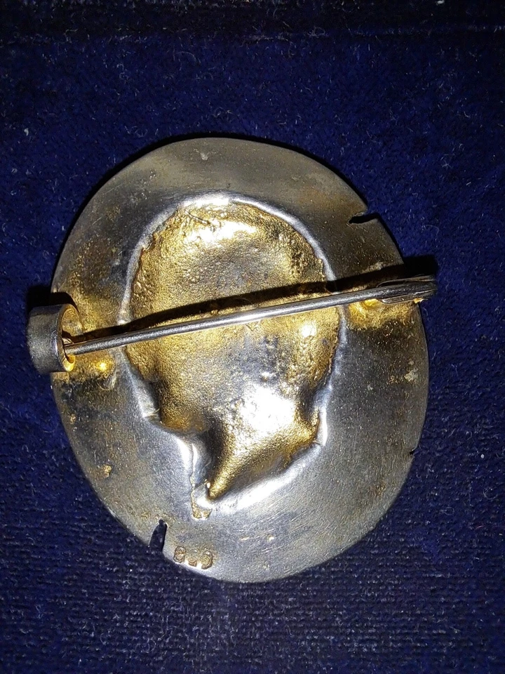 Spilla greca argento 800 museo Atene auriga Delfi anni 70 - Immagine 2 di 4