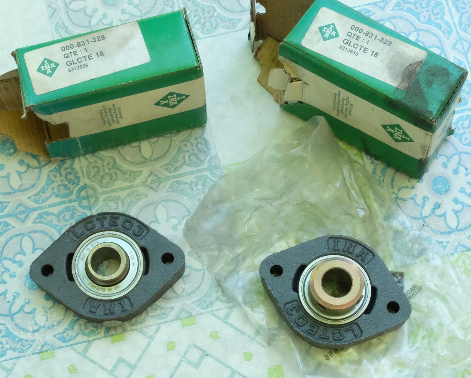 Palier applique INA GLCTE15-XL en fonte pour arbre de transmission de machine industrielle