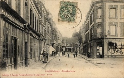 Postcard L'Aigle Laigle Orne, street Rue Gambetta, houses, people,... - 4758742