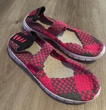 Women  s Water Shoes size 41 NEWFits like women  s 10/10.5