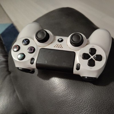 Sony PlayStation 4 DualShock Wireless Controller CUH-ZCT1U, White, USA