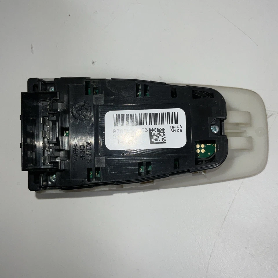 BMW 750i xDrive 2018 ✦ Interruptor de control de ventana trasera 9382506-03 OEM B1-1 Foto 4 de 4