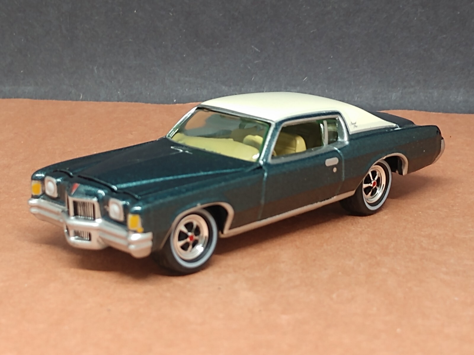 1971 '71 PONTIAC GRAND PRIX 1/64 SCALE COLLECTIBLE LIMITED EDITION CLASSIC CAR 