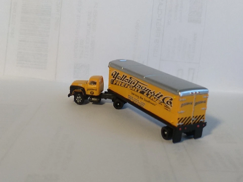 Remolque tractor Classic Metal Works Yellow Freight Company escala N Foto 4 de 4