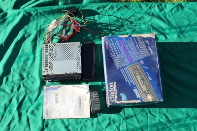 Clarion dxz725 cd player used powers on working 